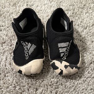 adidas Kids Black and White Camouflage Sandals mesh Velcro size 5